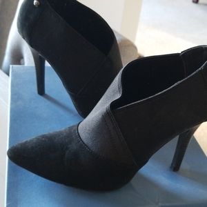 Vera wang black Bootie  size 6.5m Like new!!!